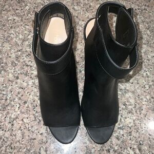 Shoe Dazzle Open Toe Black  Sandals Size 8.5